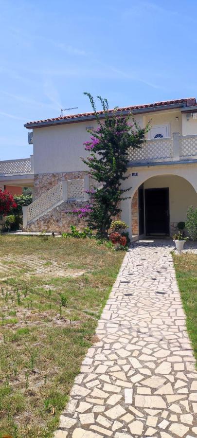 Villa Kadinela, 200M From Kamenjak, Huge Quiet Garden With Barbecue, 2 New Kitchens Premantura Kültér fotó