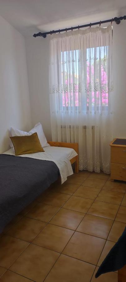 Villa Kadinela, 200M From Kamenjak, Huge Quiet Garden With Barbecue, 2 New Kitchens Premantura Kültér fotó