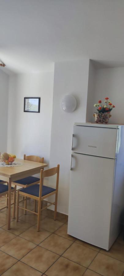 Villa Kadinela, 200M From Kamenjak, Huge Quiet Garden With Barbecue, 2 New Kitchens Premantura Kültér fotó