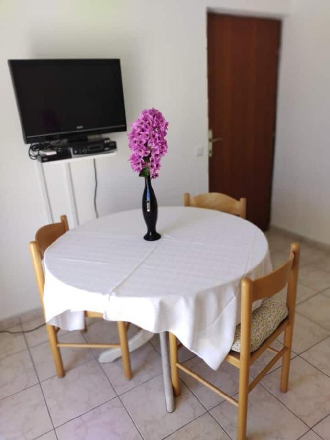 Villa Kadinela, 200M From Kamenjak, Huge Quiet Garden With Barbecue, 2 New Kitchens Premantura Kültér fotó