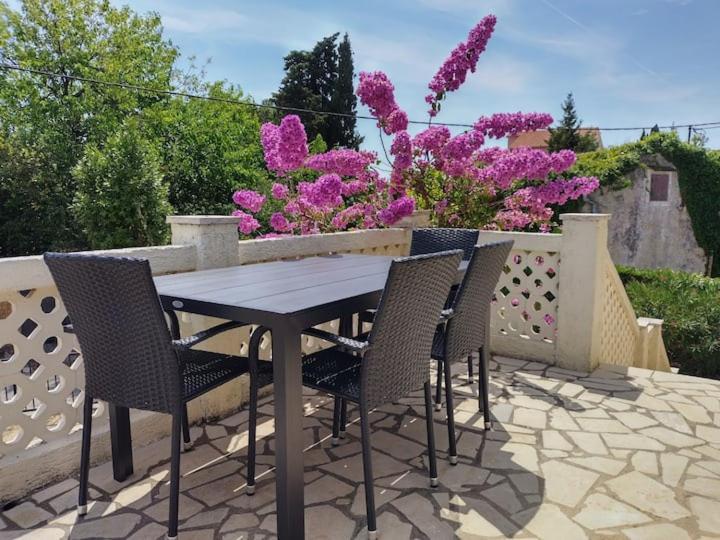 Villa Kadinela, 200M From Kamenjak, Huge Quiet Garden With Barbecue, 2 New Kitchens Premantura Kültér fotó