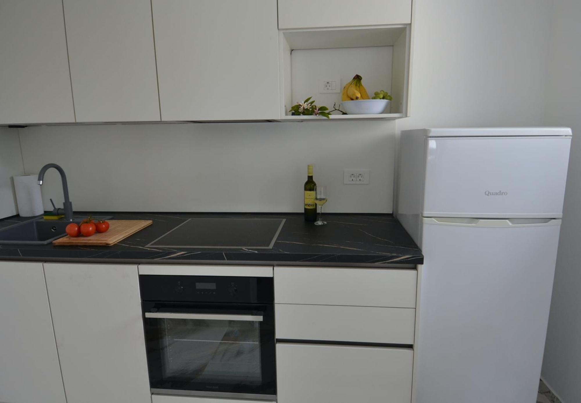 Villa Kadinela, 200M From Kamenjak, Huge Quiet Garden With Barbecue, 2 New Kitchens Premantura Kültér fotó